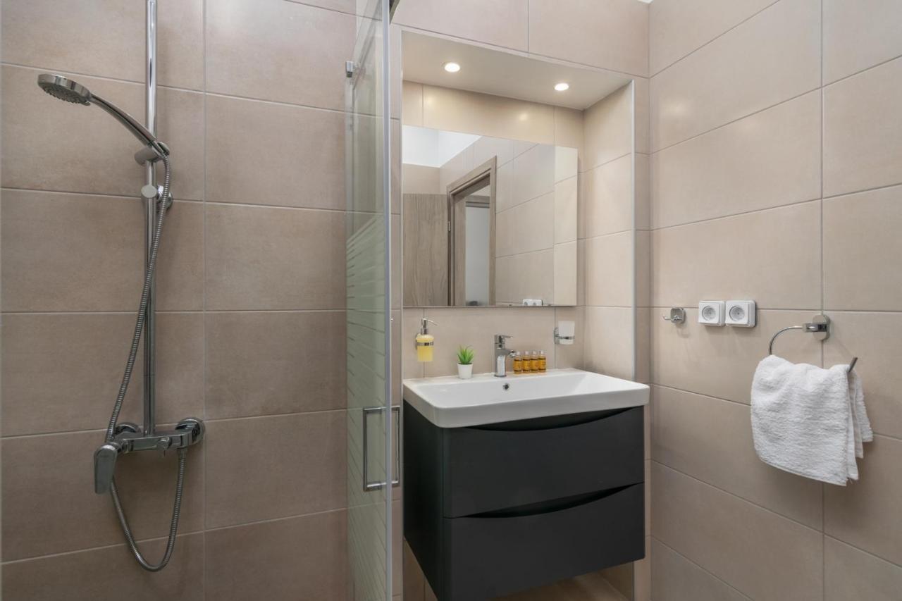 Anatoli Apartment *